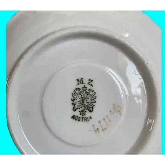 Antique MZ AUSTRIA Demitasse Cups and Saucers For 4 and 2 Extra Saucers - Picture 8 of 11